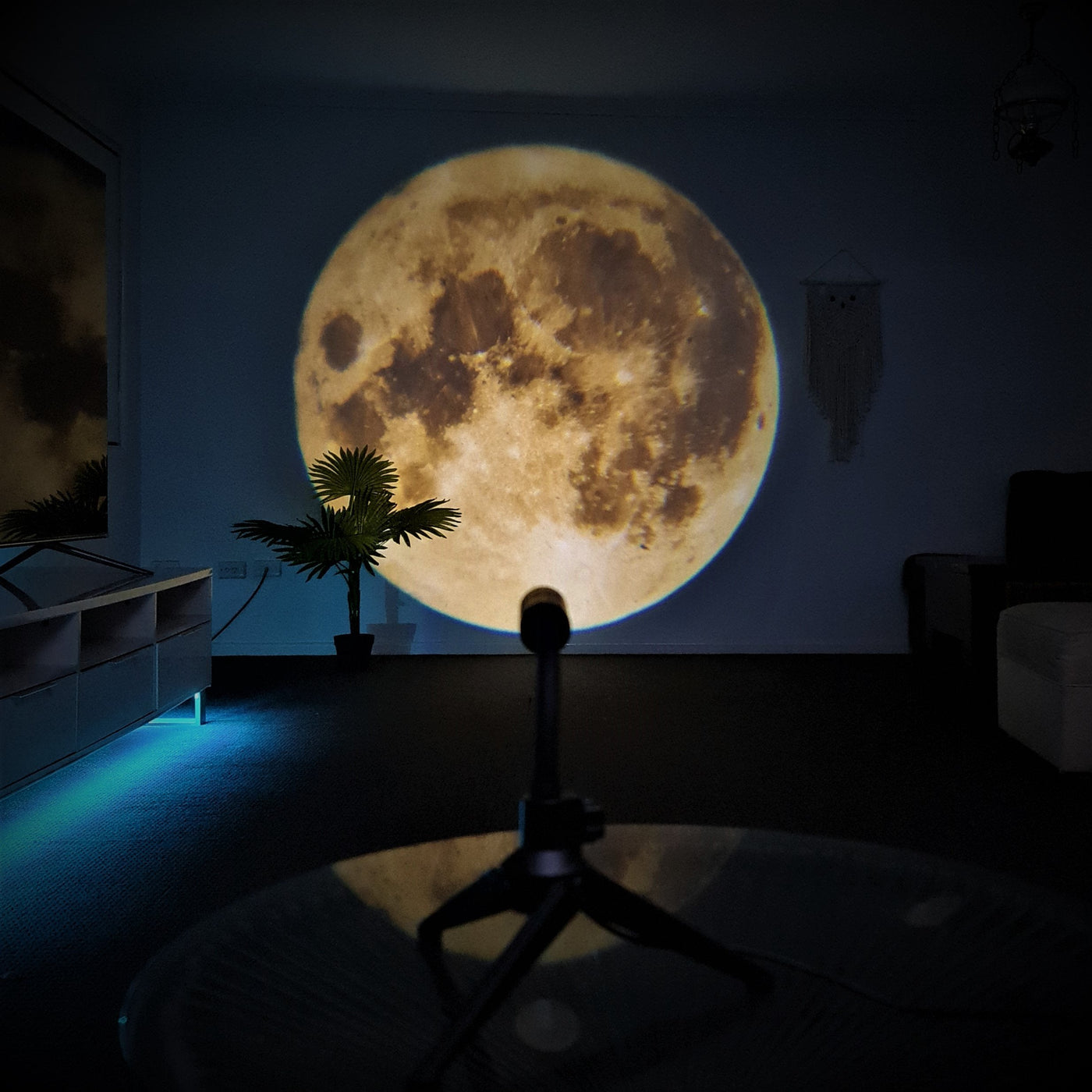 <b>Earth & Moon Light™️ De Ultieme Sfeerverlichting!</b> <br><br> "Deze lamp geeft me enorm veel rust en warmte" Caro G.