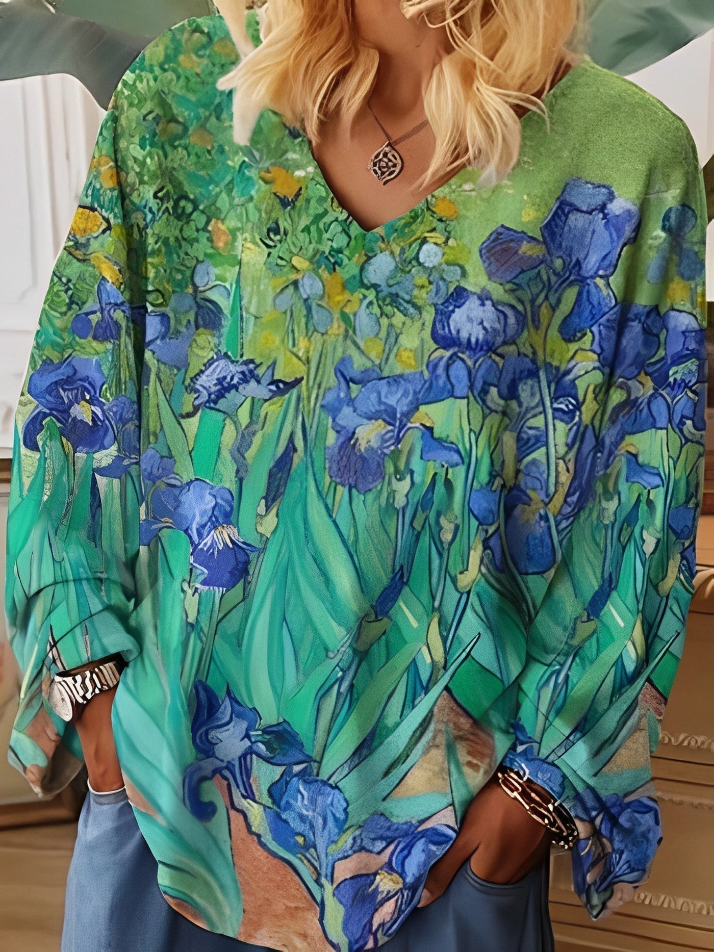 Alice Leroy® | Van Gogh Kunst T-shirt met V-hals